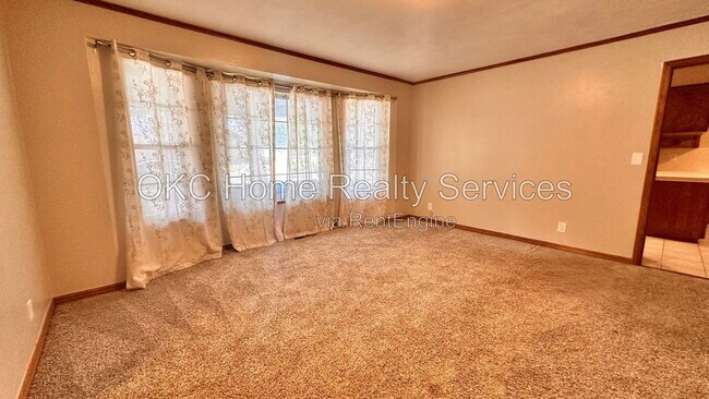 Building Photo - 6316 N Drexel Blvd