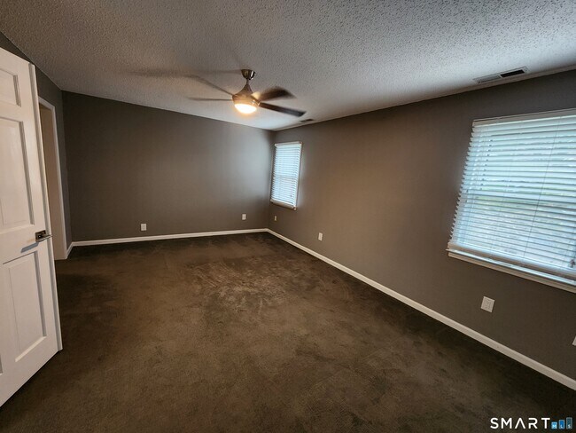 Building Photo - 55 Mill Plain Rd