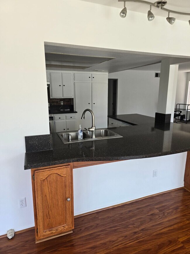 Building Photo - BEAUTIFUL 4 BEDROOM 3 BATH HOUSE. MOVE IN ...