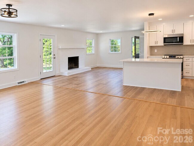 Building Photo - 7500 Thorncliff Dr