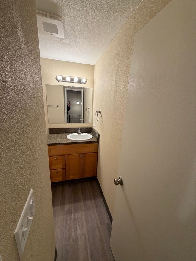 Building Photo - Sunnyside Duplex