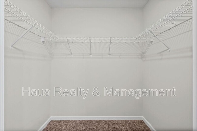 Building Photo - 839 Cumberland Dr