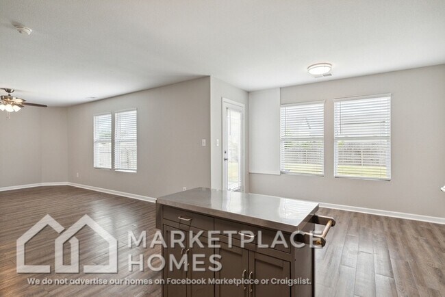 Building Photo - 29946 Glenrose Way