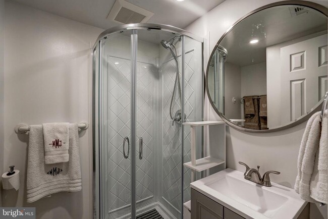 Building Photo - 5703 Brookside Dr