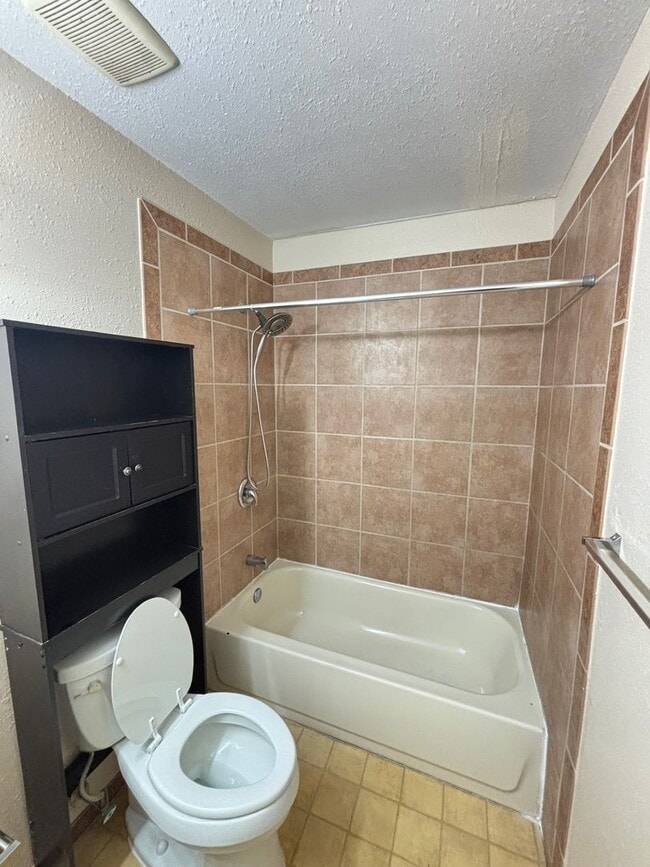 Building Photo - 1519 Fairway Dr