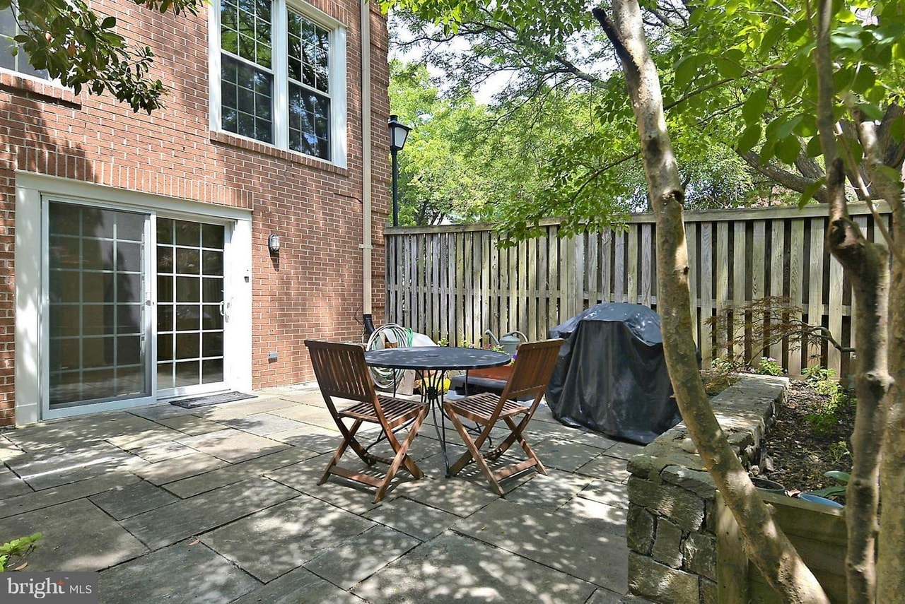 Building Photo - 1127 Fairview Ct