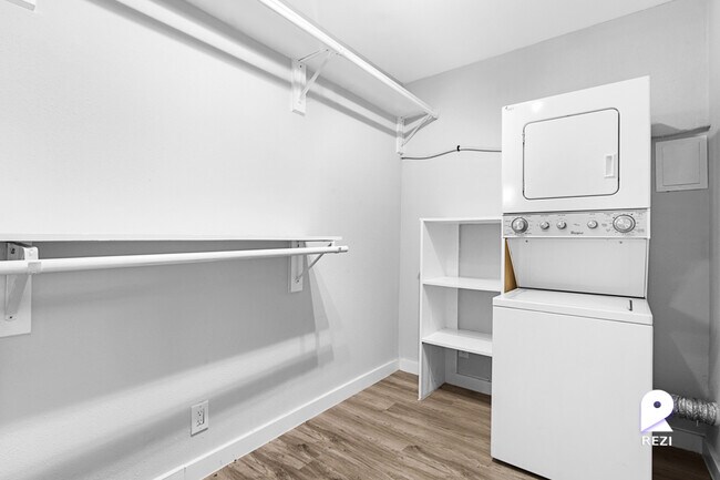 Building Photo - 1211 W 8th St