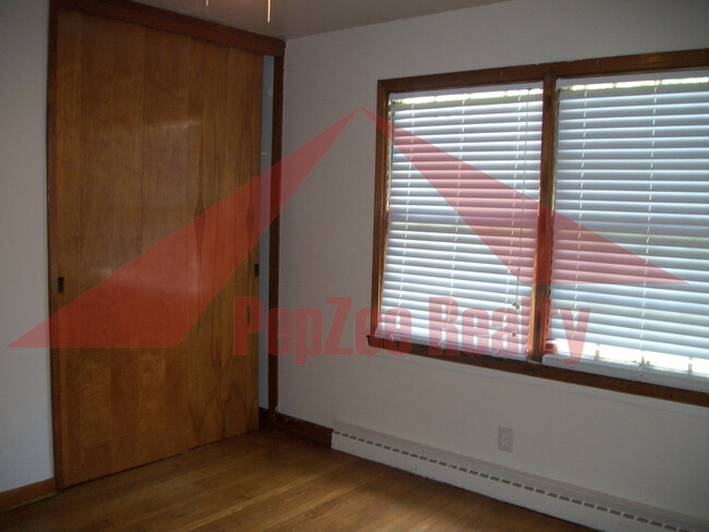 Bedroom 2 - 3931 Casper Ave