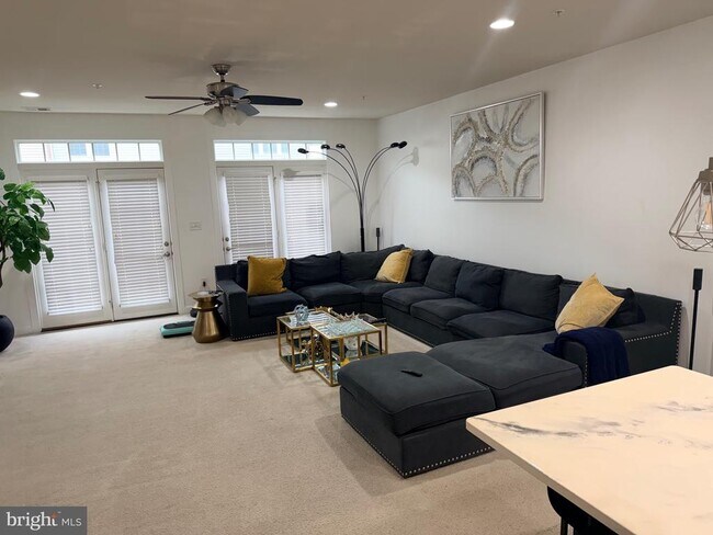 Building Photo - 7413 Matapan Dr