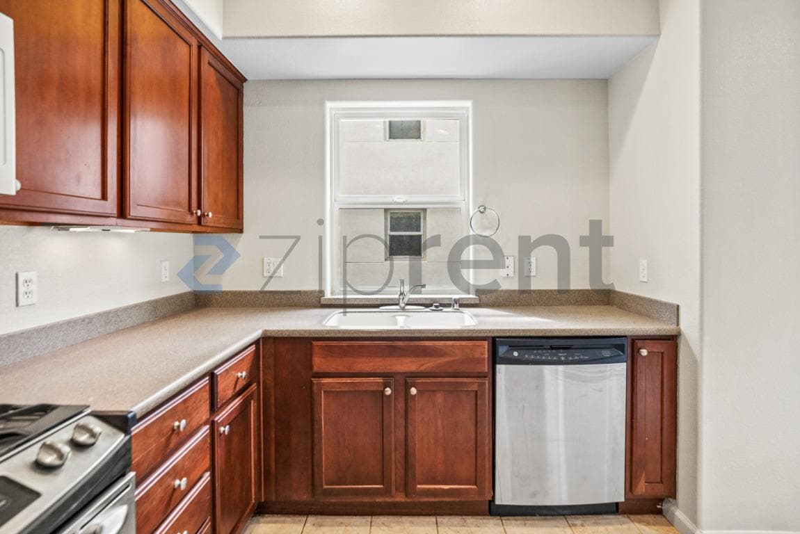 Building Photo - 2858 10th St