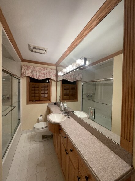 Building Photo - 2888 Colonial Way