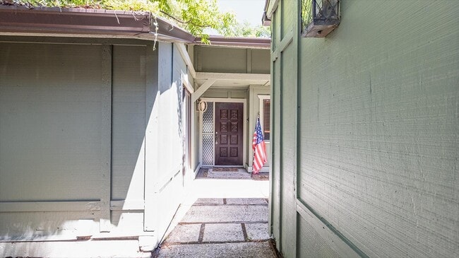 Building Photo - 161 Pine Cone Trail