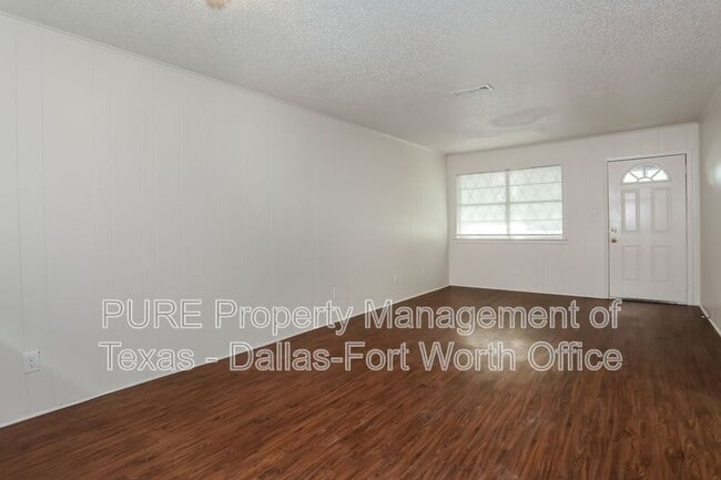 Building Photo - 409 Cousins Ln