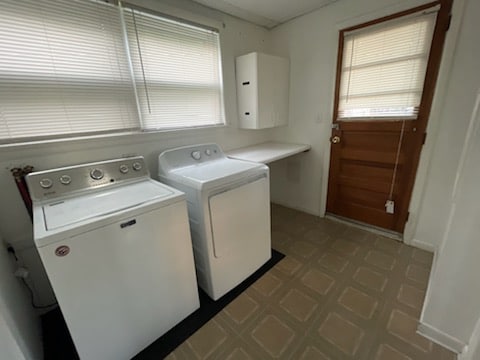 Building Photo - 401 Main St