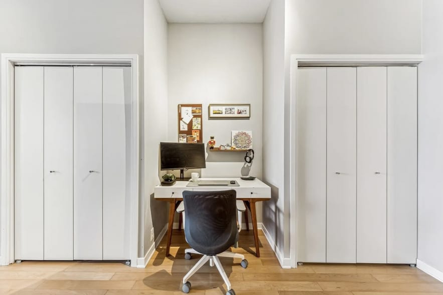 Building Photo - 860 W Blackhawk St