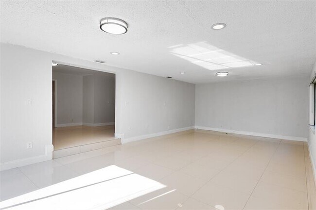 Building Photo - 6719 Boulevard of Champions
