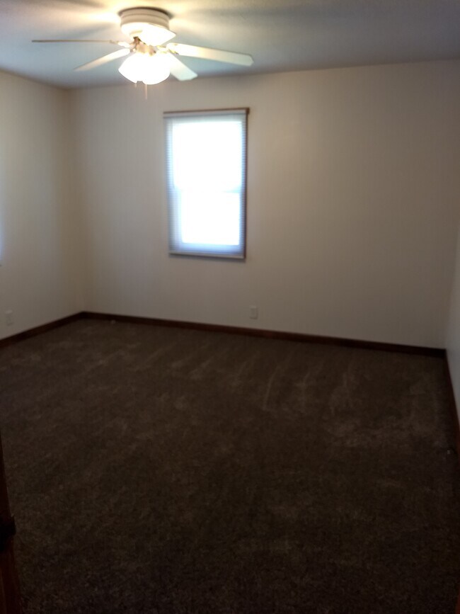 Building Photo - 300 Oak St