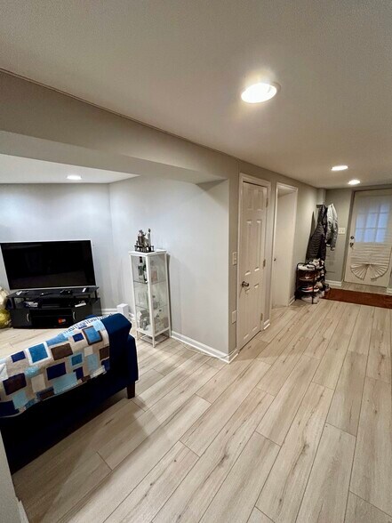 Building Photo - 2010 1st St NW