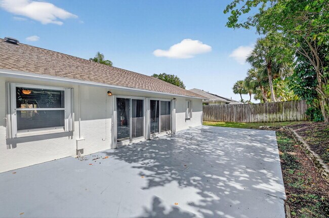 Building Photo - 1002 Julia Heights Dr