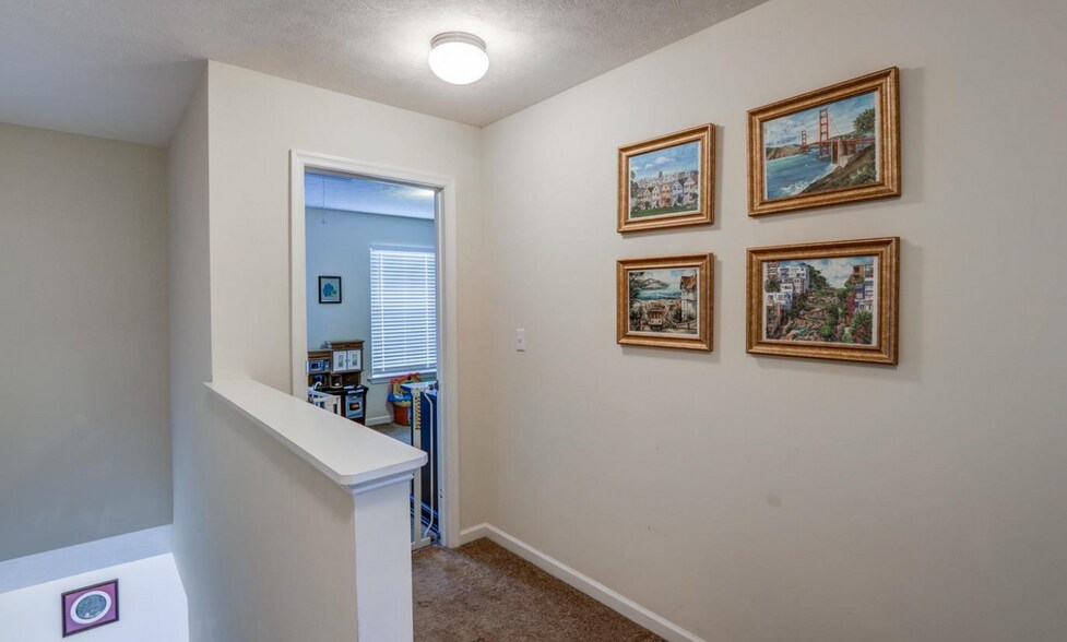 Building Photo - 27 Gloucester Dr