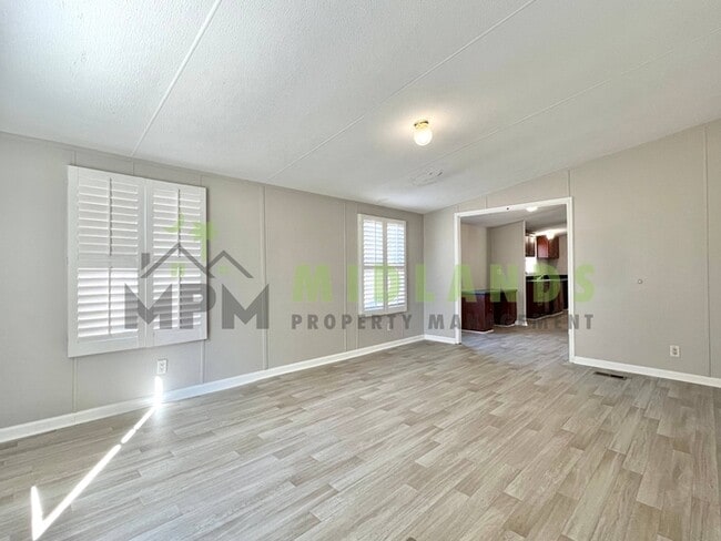 Building Photo - 323 Tabor Dr