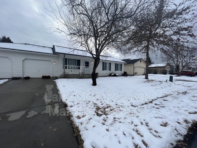 Building Photo - 228 E Ryan Dr