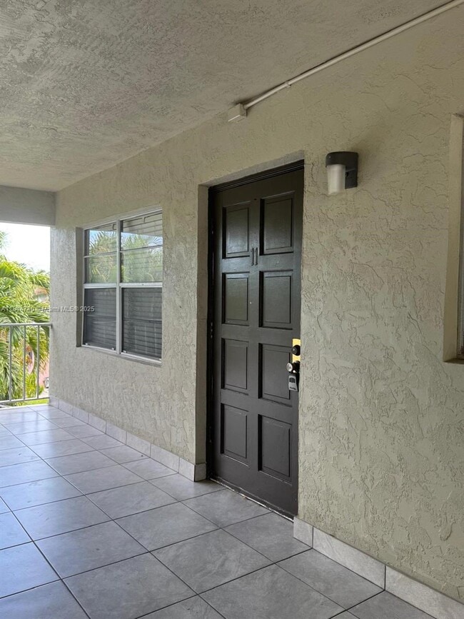 Building Photo - 1522 NE 34th Ct