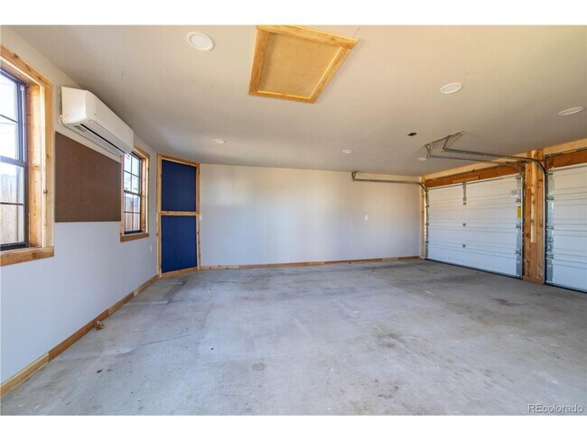 Building Photo - Nicely Remodeled 2 bedroom Bungalow.