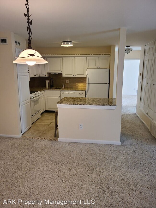 Building Photo - 2 br, 2 bath House - 8385 Kennedy Circle #6