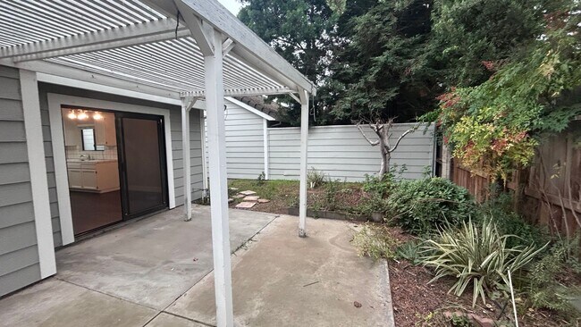 Building Photo - 3545 Thomas More Way