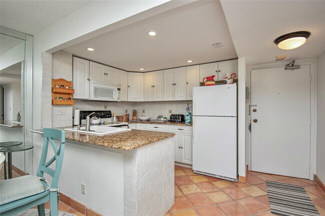 Building Photo - 3540 S Ocean Blvd
