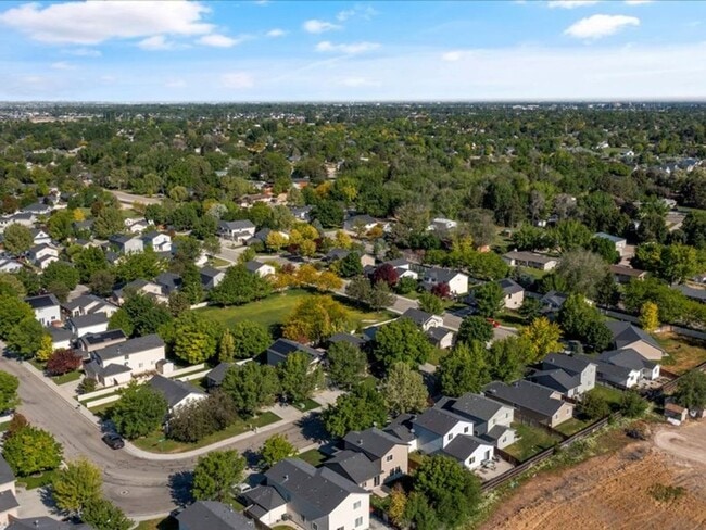 Building Photo - 3 Bedroom 2.5 Bathroom Home in Southwest B...