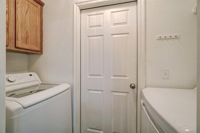 Building Photo - 408 Cherokee Gate Dr