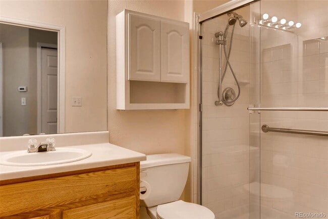 Building Photo - Charming 2 bedroom/ 2-bathroom unit in Castleview Condominium complex- Great location - 1 car gar...