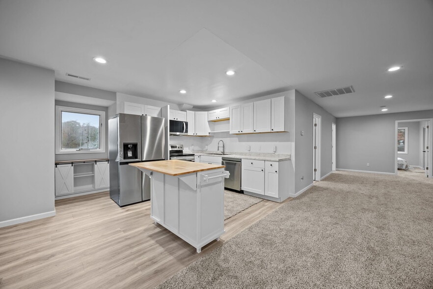 Building Photo - 3613 River Rd