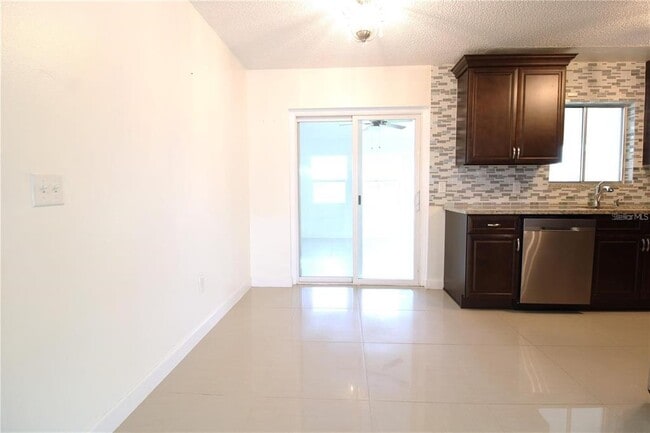 Building Photo - 2640 Collingswood Dr