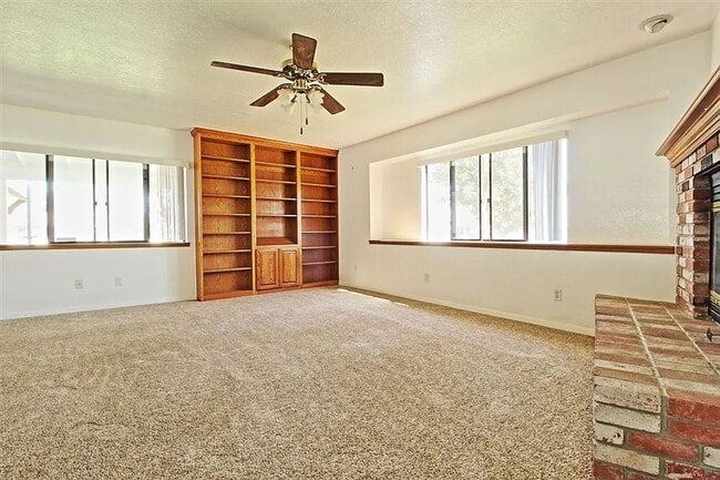 Building Photo - 3BD/2BA HOME AVAILABLE IN NORTH CLAIREMONT ONLY $4,495!