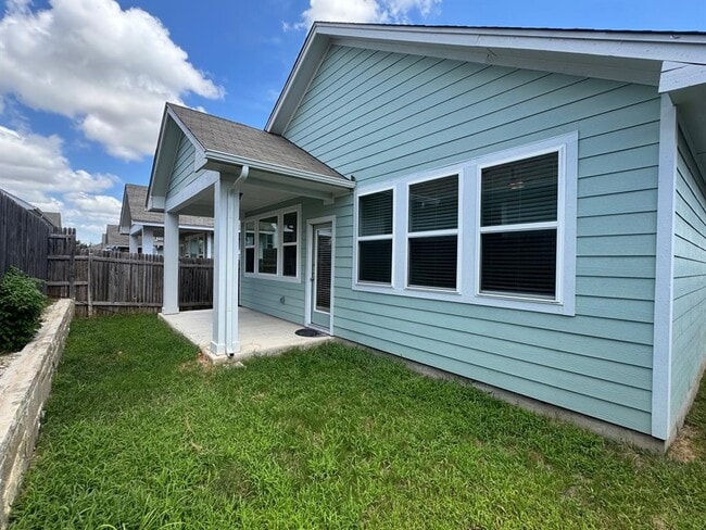 Building Photo - 209 Pitchfork Dr