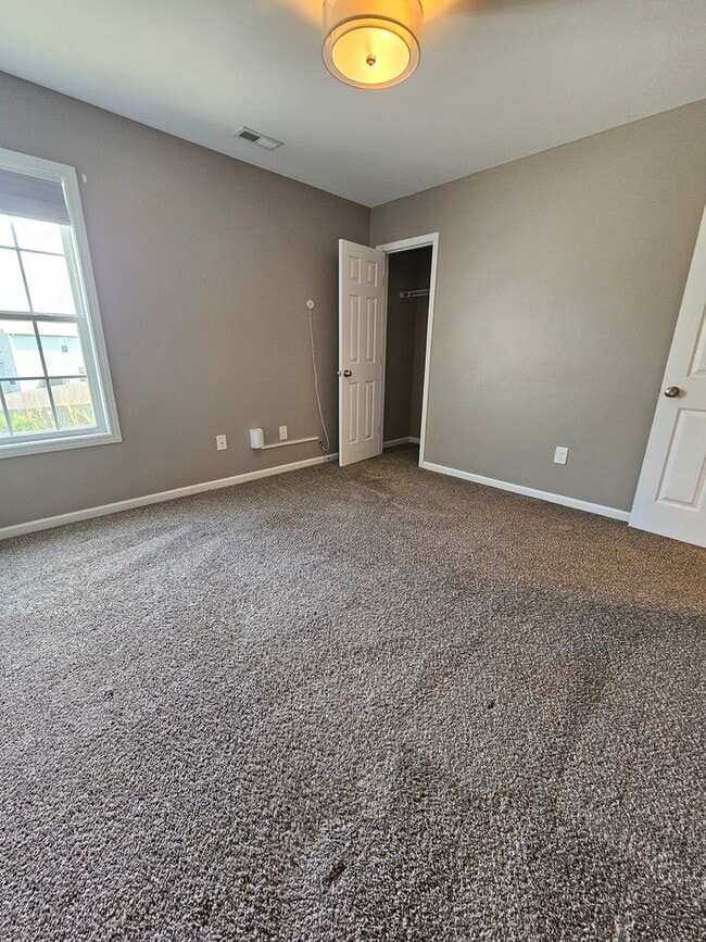 Building Photo - Updated 4Bed, 2.5 Bath in Jacksonville!