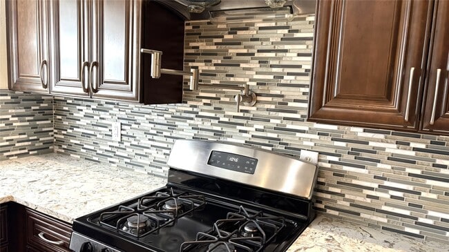 Building Photo - 13631 Greenway Dr