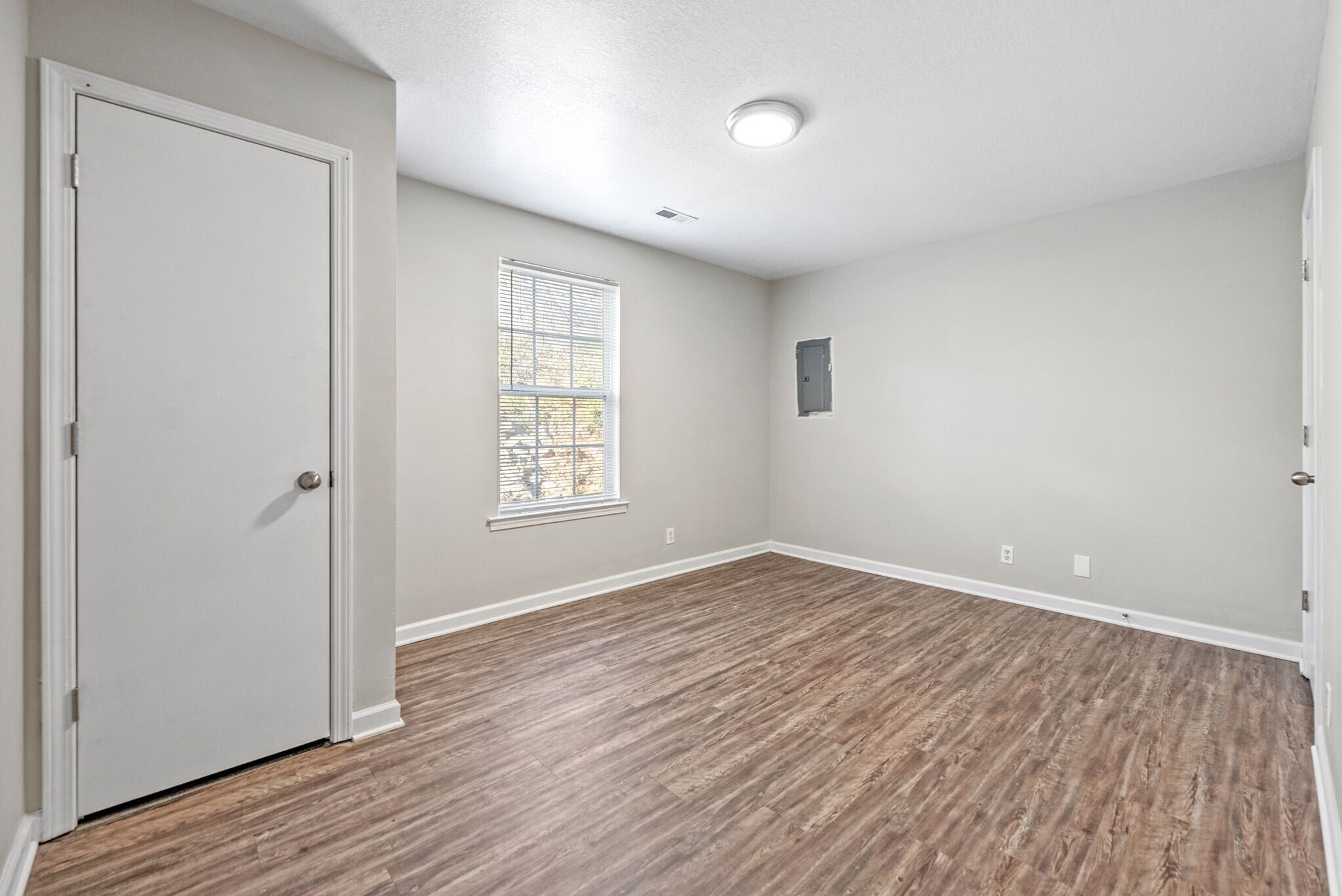 Building Photo - 209 Lexington Dr