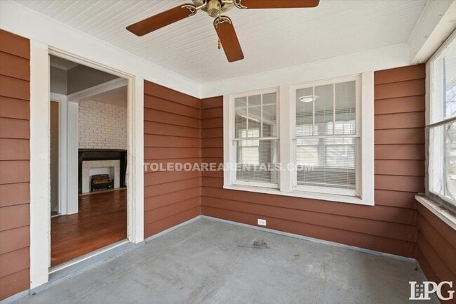 Building Photo - 4138 N Lockwood Ave