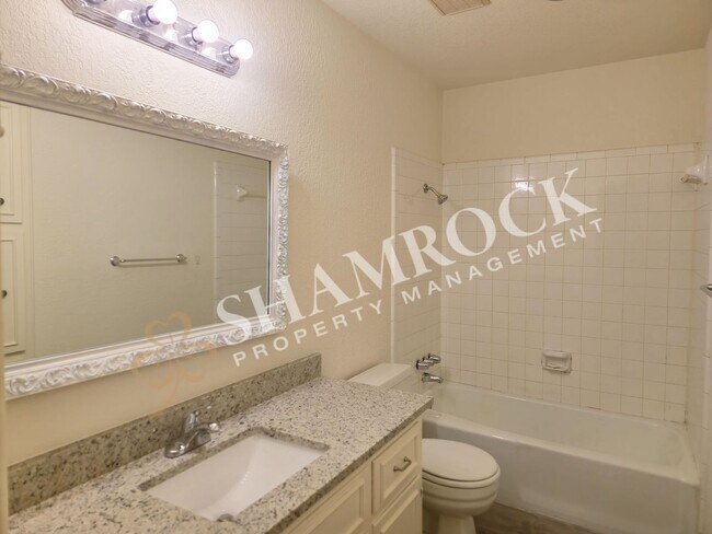 Building Photo - 3/2 Duplex in Waco ISD!