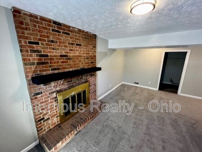 Building Photo - 2600 Saybrooke Dr