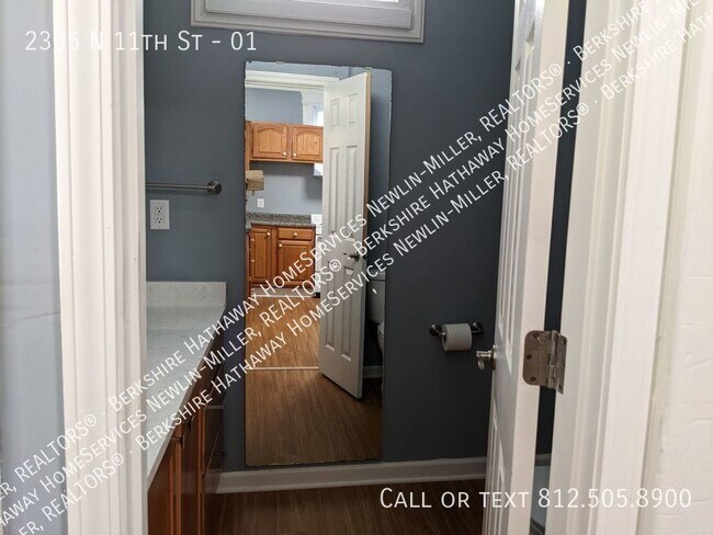 Building Photo - Collett Park Area -2 Bedroom Lower Apartme...