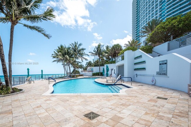 Building Photo - 3535 S Ocean Dr