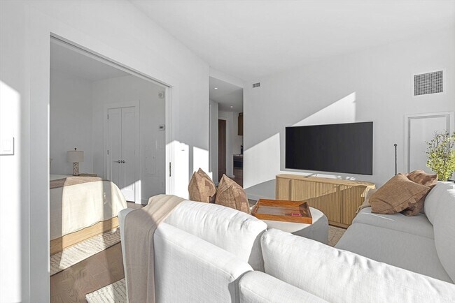 Building Photo - 430 Stuart St