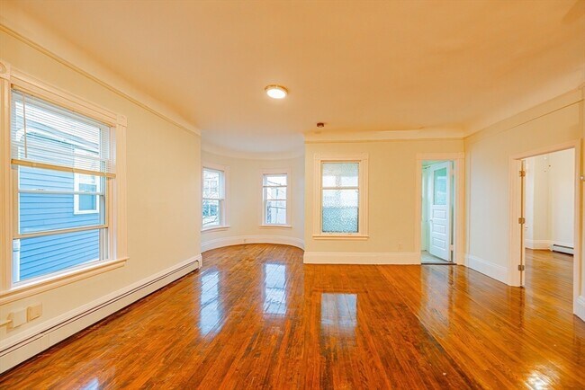 Building Photo - 118 White St