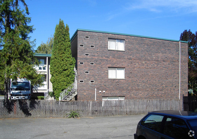 Building Photo - Wedgewood Apartments