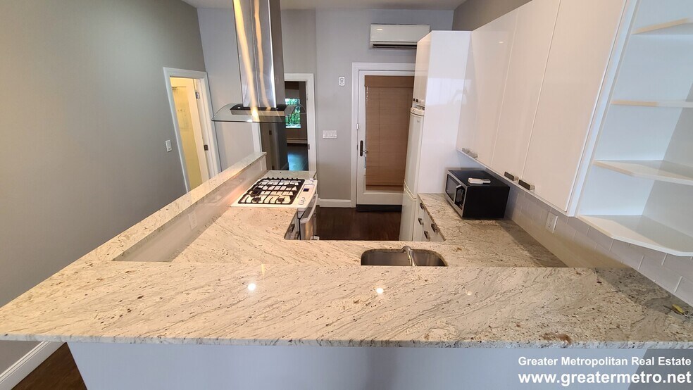 Building Photo - 99 Endicott St